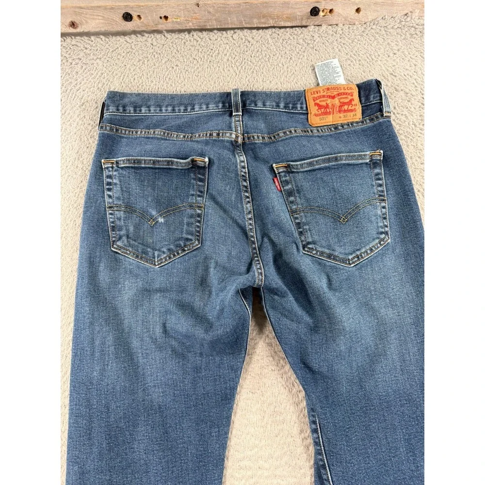 Levis 501 Jeans Men 32x32 Blue Denim Straight Leg Button Fly Mid Rise Distressed